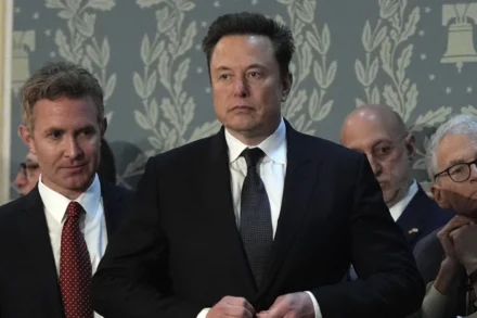 Cards Against Humanity dă în judecată SpaceX-ul lui Elon Musk pentru presupusă încălcare de proprietate în Texas