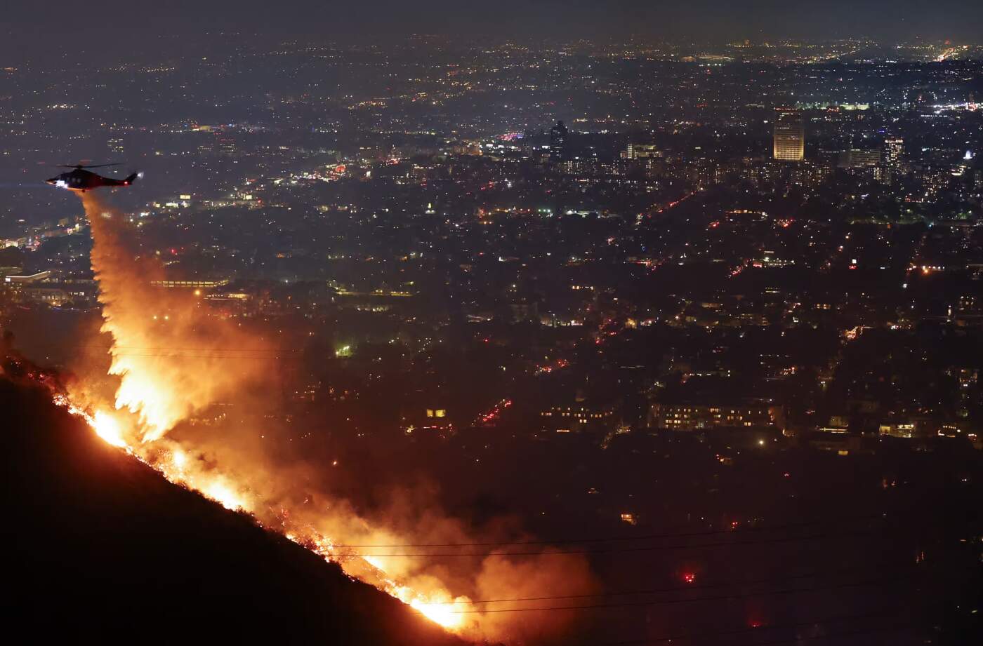 Billy Crystal, Paris Hilton și Eugene Levy, afectați de incendiile devastatoare din California